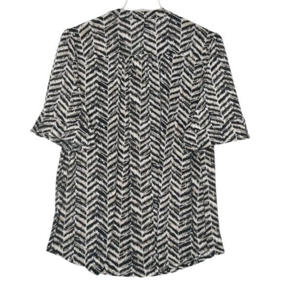NWT Cocomo Plus Size 2X Black Multi Geo Print Pintuck 3/4 Sleeve Blouse Top - Picture 2 of 7